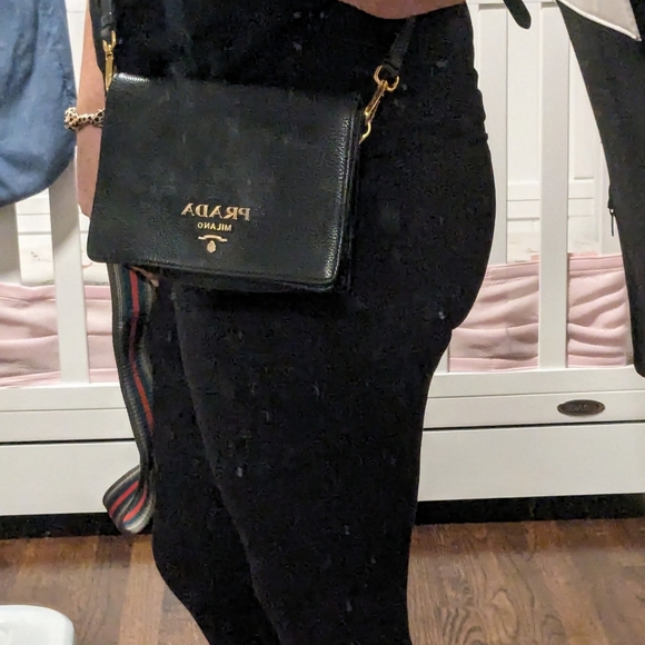 Authentic Prada Leather Bag with 2x Shoulder straps CoA & Dustbag - Picture 14 of 16